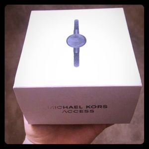 BNIB Michael Kors Access activity tracker